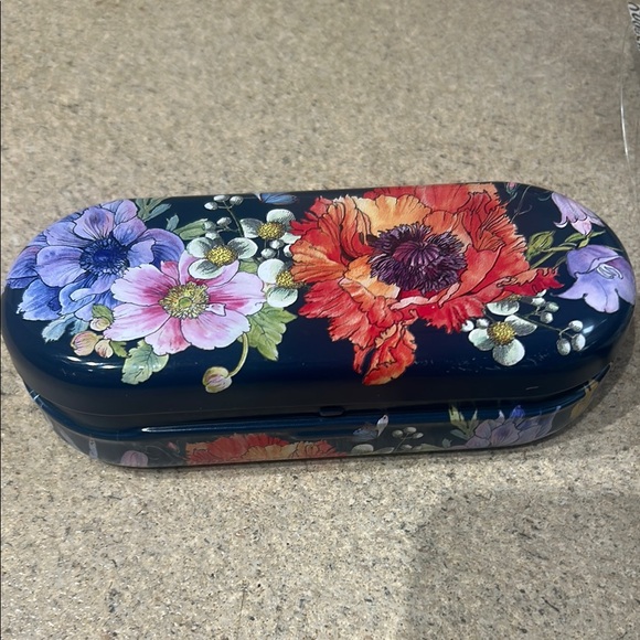 Brighton Black Sunglasses with Protective Case - Picture 2 of 9